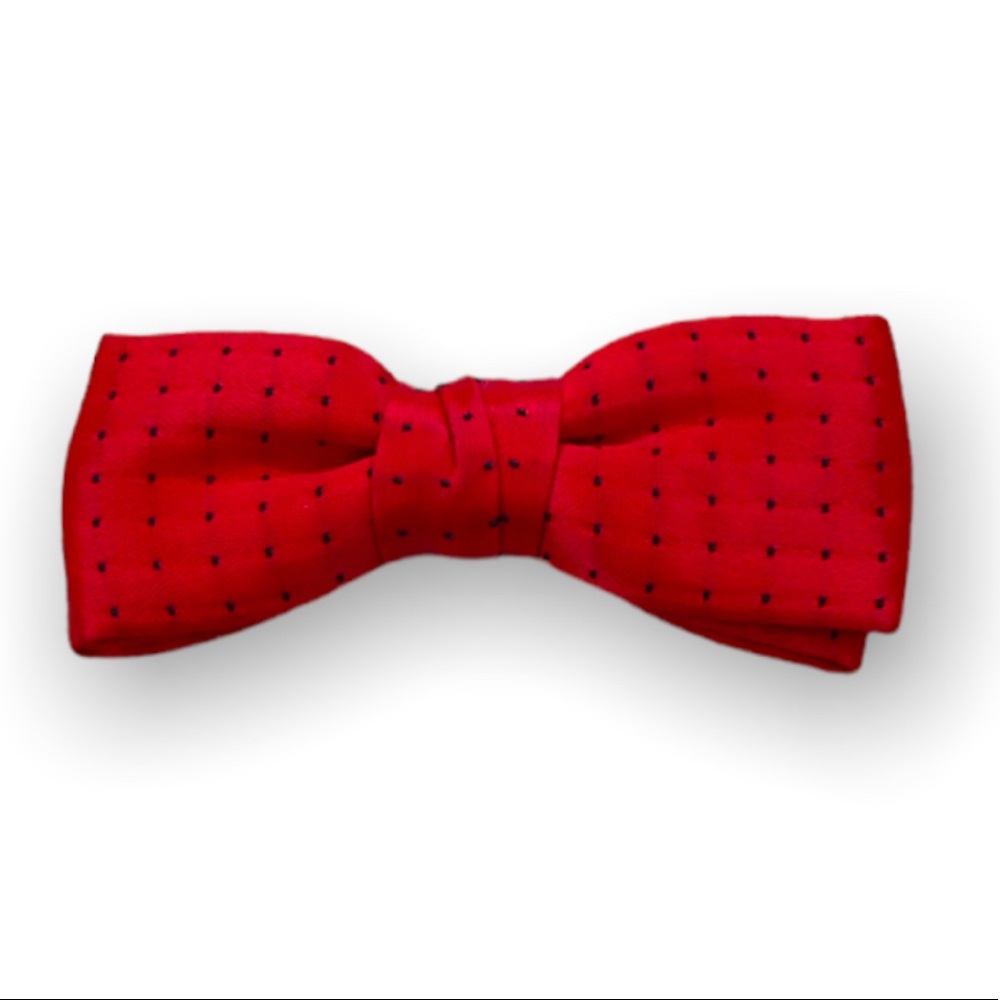 Red dotted clip on bow tie